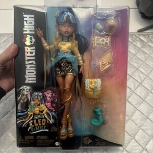 NEW Monster High Cleo De Nile Doll with Pet Cobra Hissette & Accessories HXH74